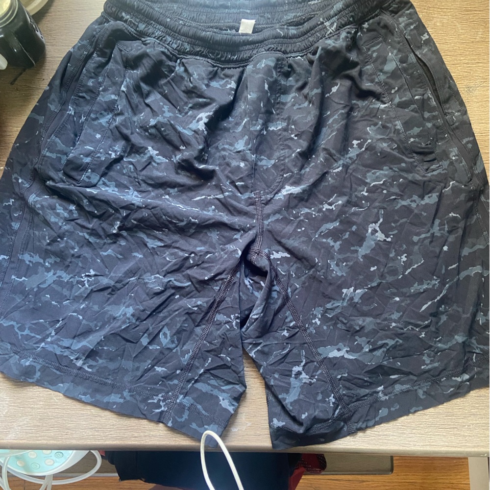 Lululemon Men’s pacebreaker 7” shorts